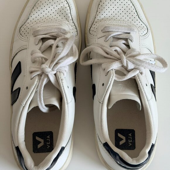VEJA White Leather Sneakers V-10 Logo Lace Up Low Top Women's US 8 / EU 39 - Picture 3 of 8
